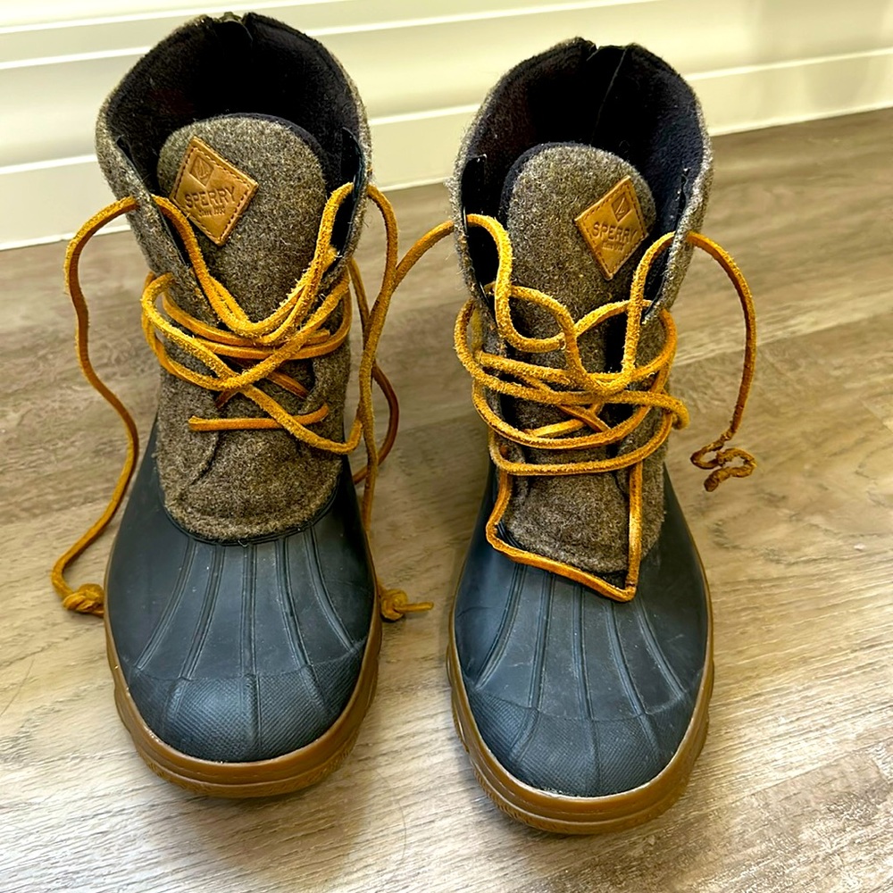 Sperry Women’s Winter Boot size 8.5 Great condition. Used